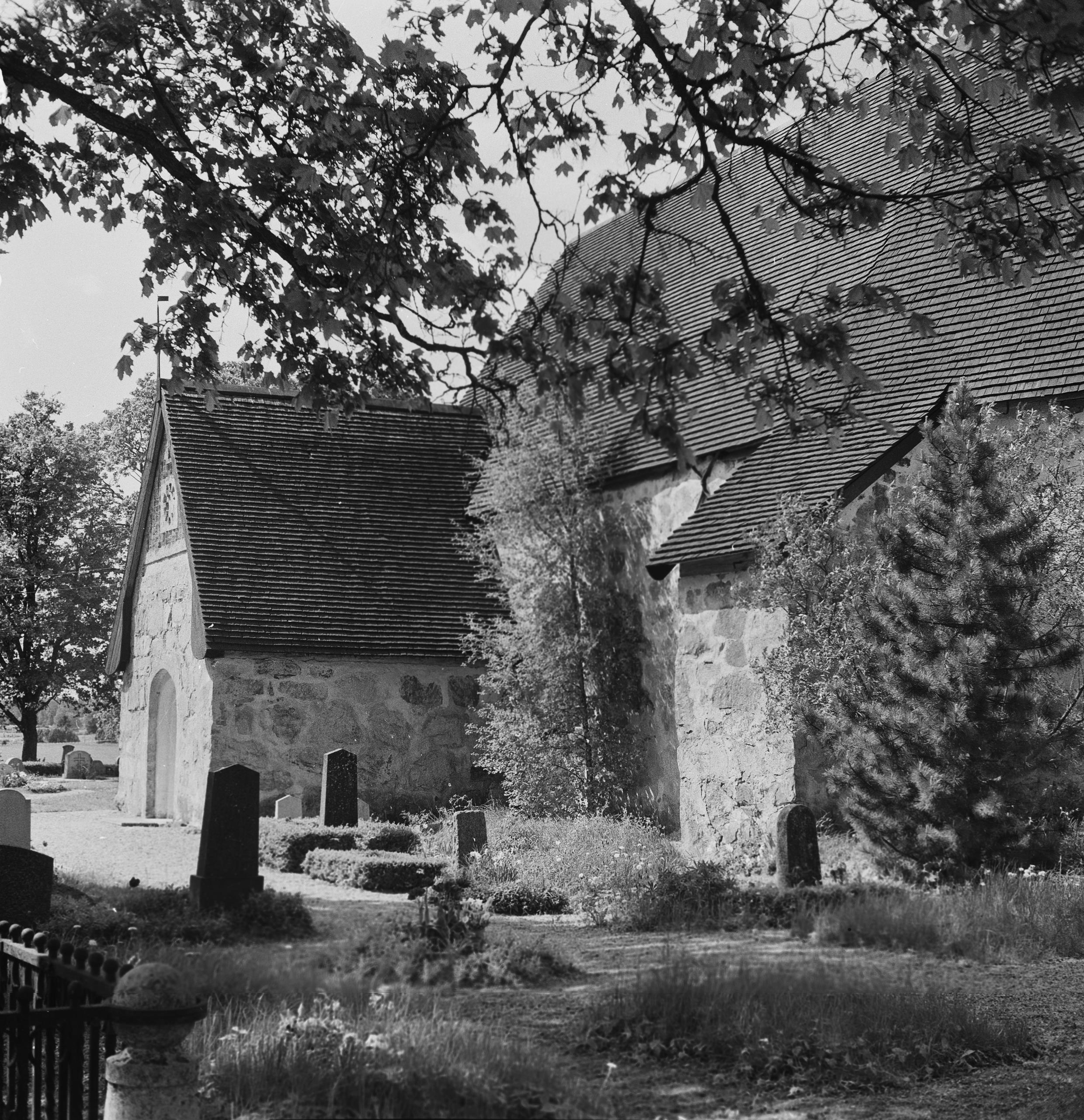Nils Lagergren, Rö kyrka
