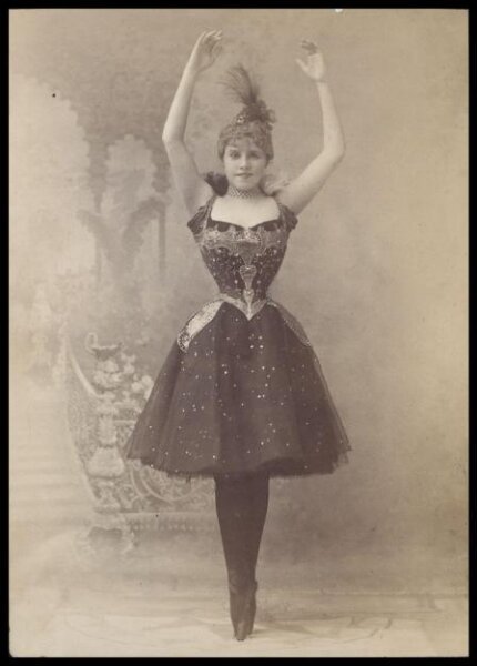 Unknown, Letty Lind as Columbine, Drury Lane Theatre, 17 March 1898