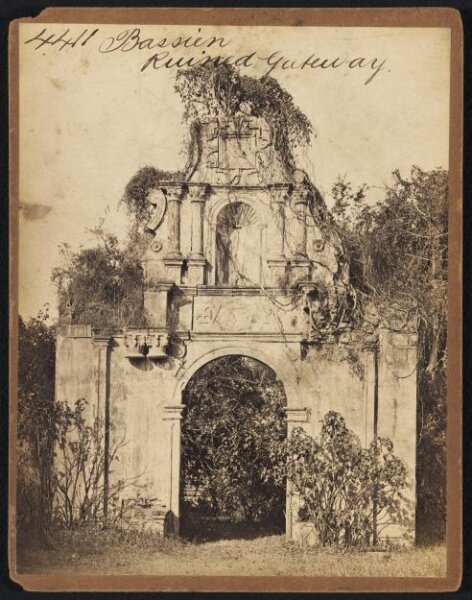 Francis Frith, Bassien.  Ruined Gateway