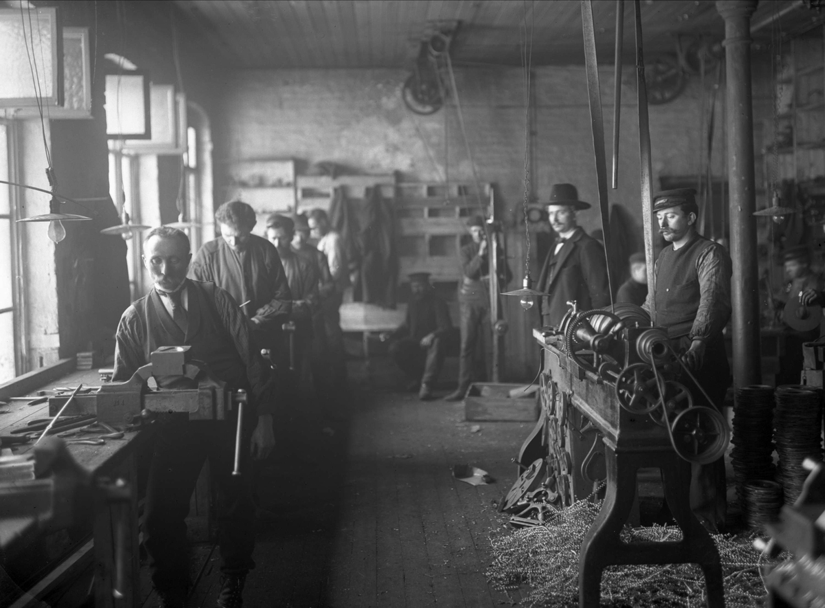 Gustav Borgen, Fra verkstedet til C. E Sontum & Amerikanske artikler, automobiler og cycler.