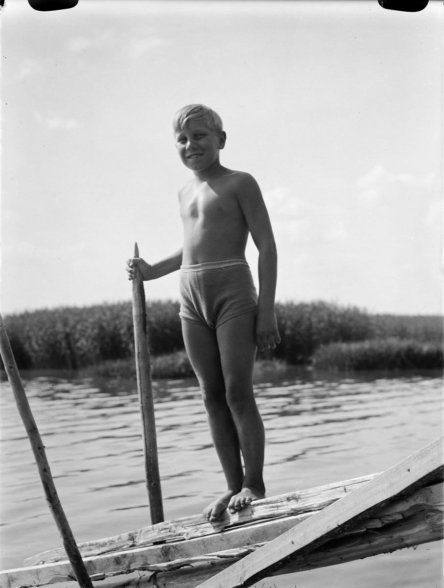 Paul Sandberg, Pojke vid Mälarens strand på SMK Uppsalas sommarutflykt till Fredrikslunds gård