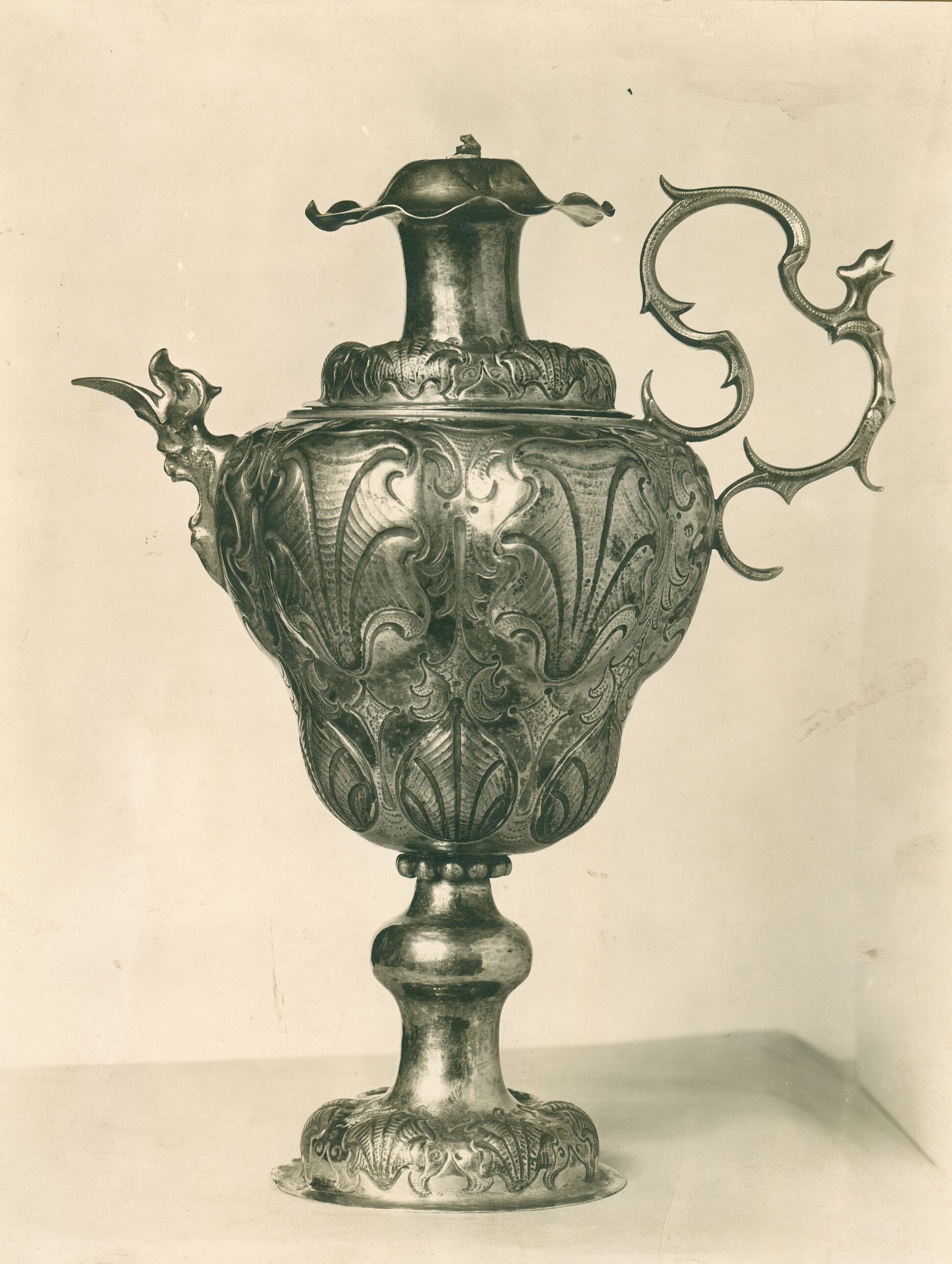 Vladimir Tkalčić, Zagreb - Zagrebačka katedrala - Vrč od srebra, djelomično pozlaćen, urešen rokoko ornamentima
