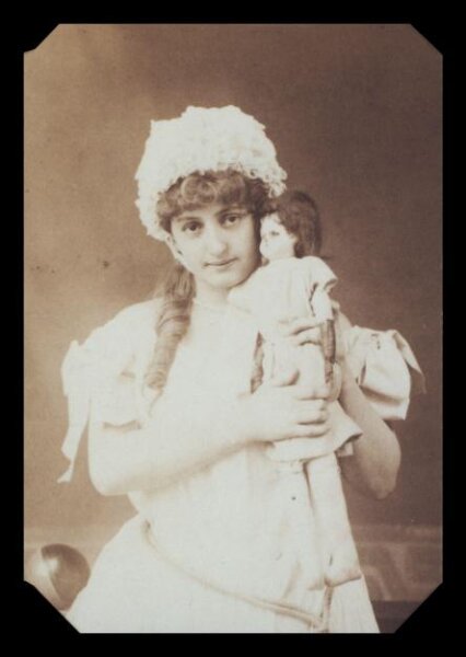 London Stereoscopic and Photographic Company, Guy Little Theatrical Photograph