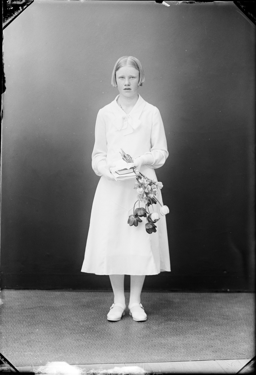Skötsner-Edhlund, Ateljéporträtt - Lisa Karlsson från Östhammar, Uppland