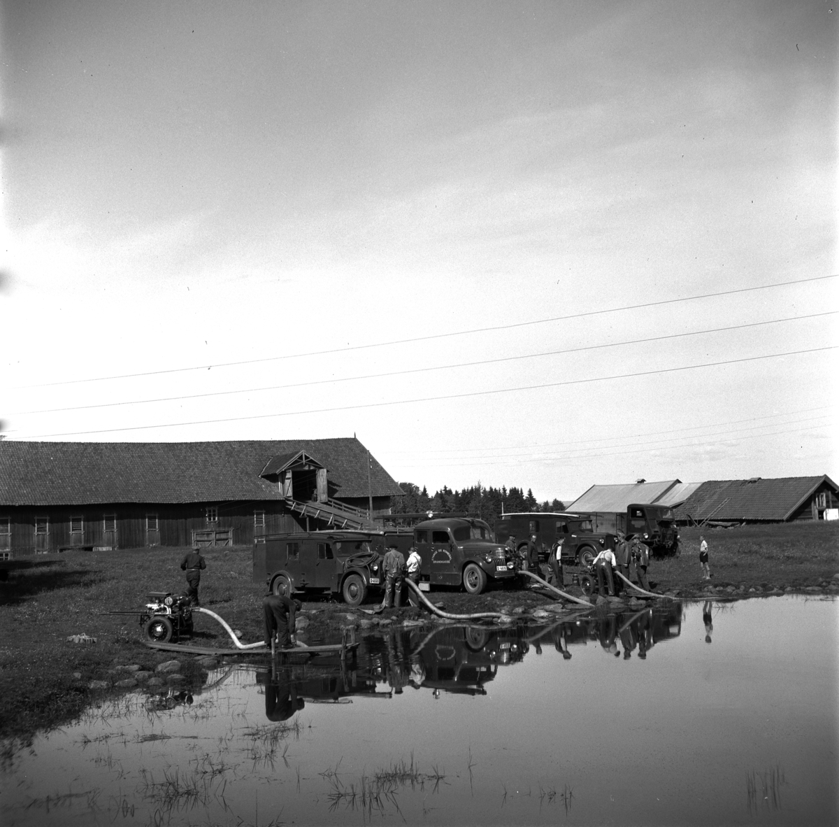 Anno Domkirkeodden, Stange og Romedal Brannvesen, , brannøvelse, brannsprøyte, slanger, brannbiler f.v.Horch D-4665, Chevrolet D-4616, D-2581. Væstaddammen.