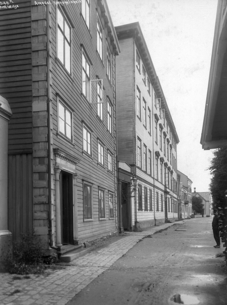 Anders Beer Wilse, Tyholmen, Arendal, 1912, med Rådhuset t.h.