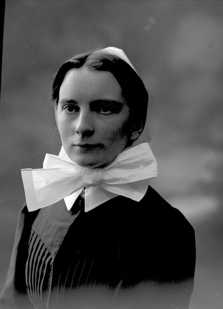 Gustav Borgen, Portrett, sykepleier. Søster Bertha Løken.