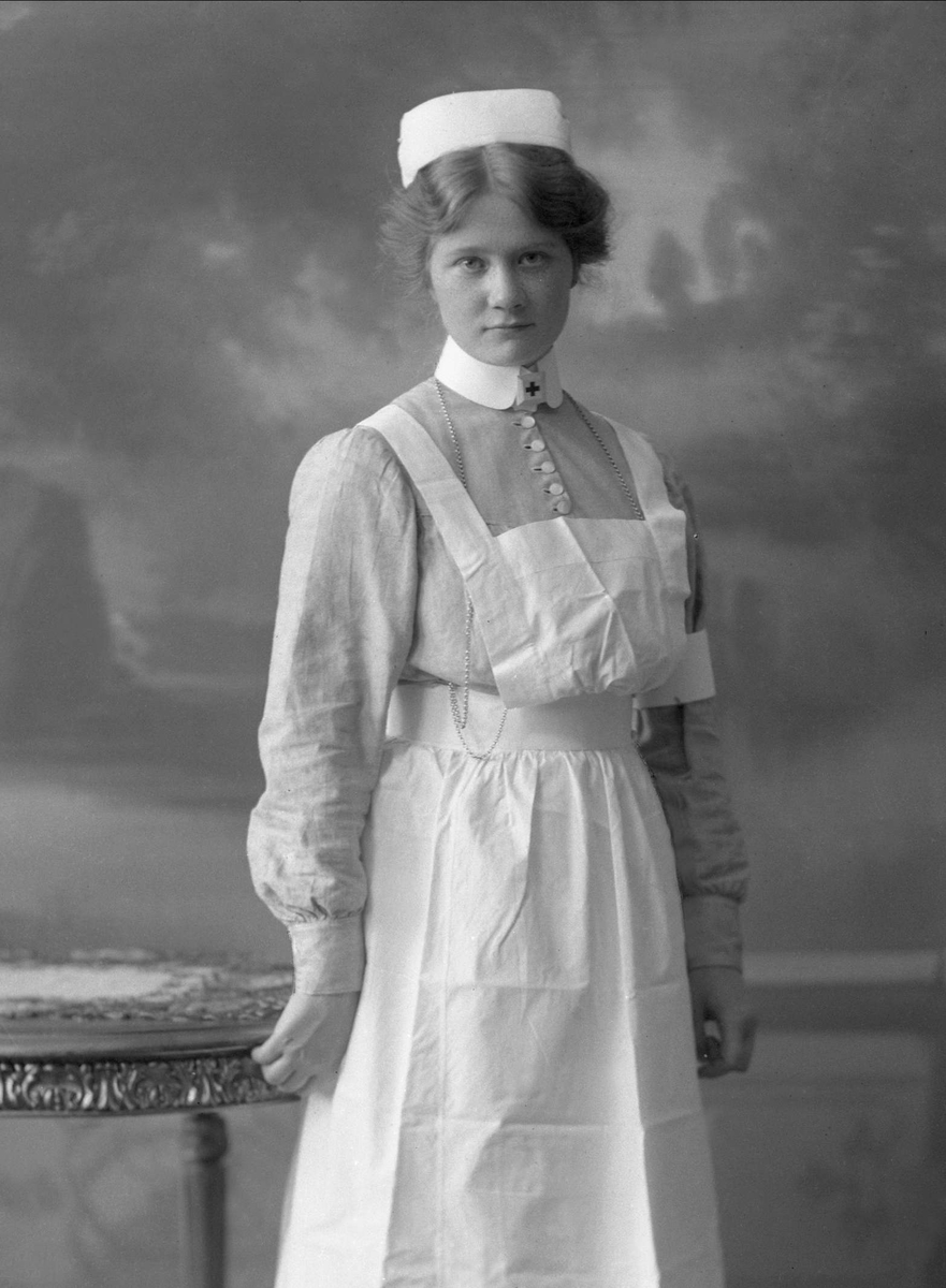 Gustav Borgen, Portrett, sykepleier i uniform. Frk Tekla Elefsen.