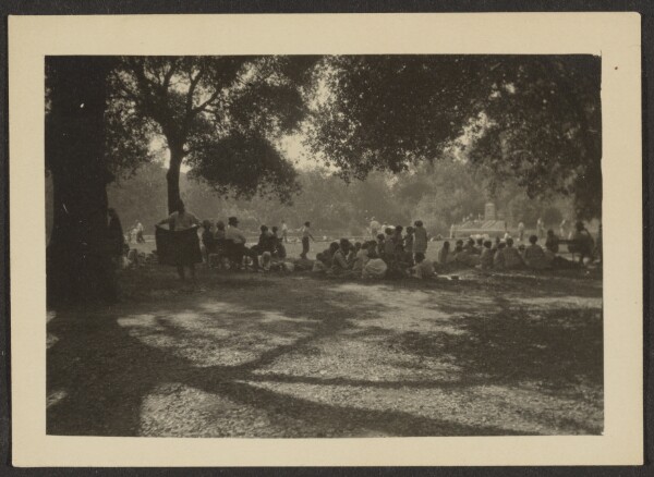 Louis Fleckenstein, [Group in Park]