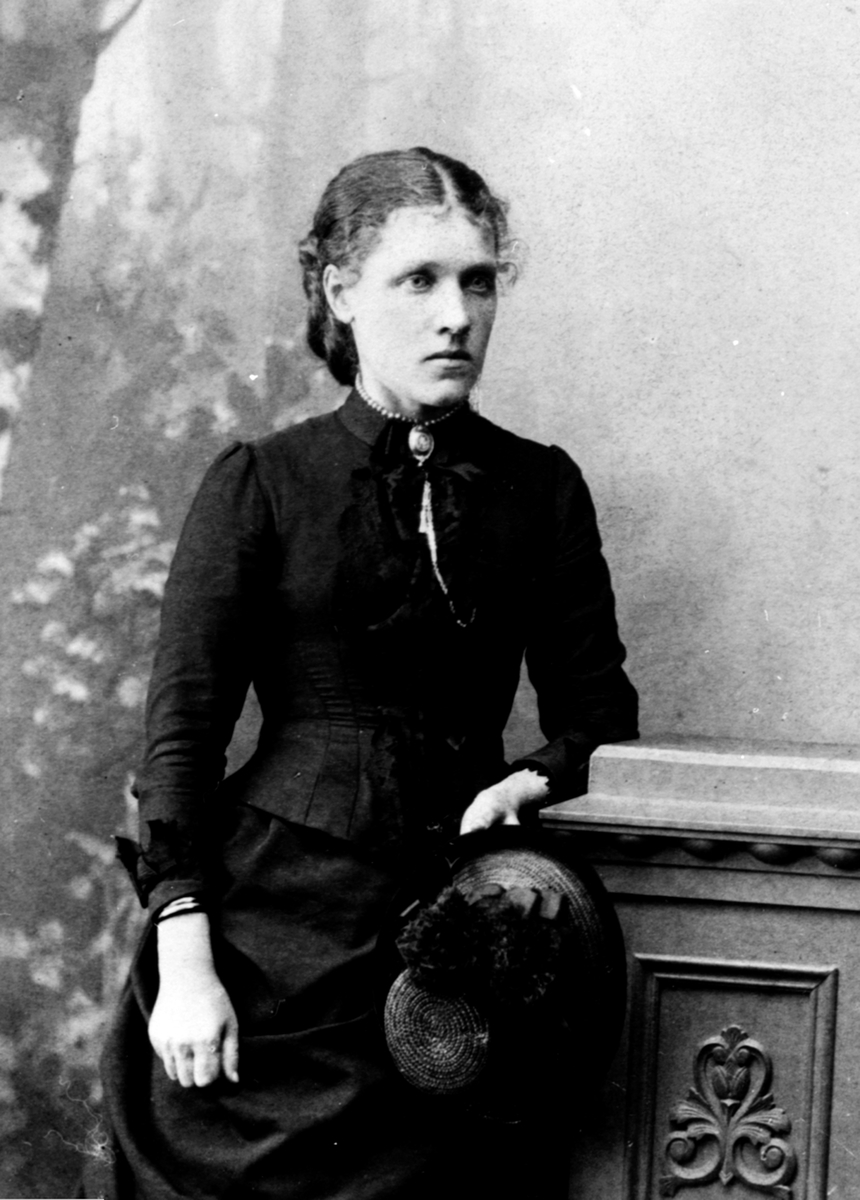 Anno Domkirkeodden, Lina Larsdatter født 14.05.1861, Baldishol Vestre, Nes H. Portrett.