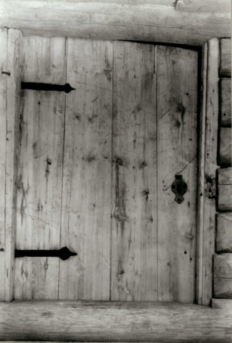 Gisle Midttun, Høye, Rendalen, Nord-Østerdal, Hedmark. Budør i buloft. Nå på Glomdalsmuseet.