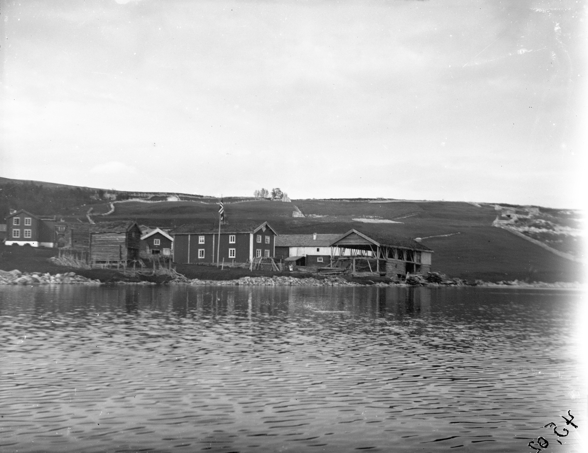 Peder J. Bredalslien, hus, gårdsbruk, bebyggelse