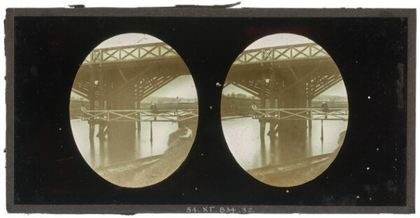 Unknown, [Unidentified British men underneath a bridge pylon]