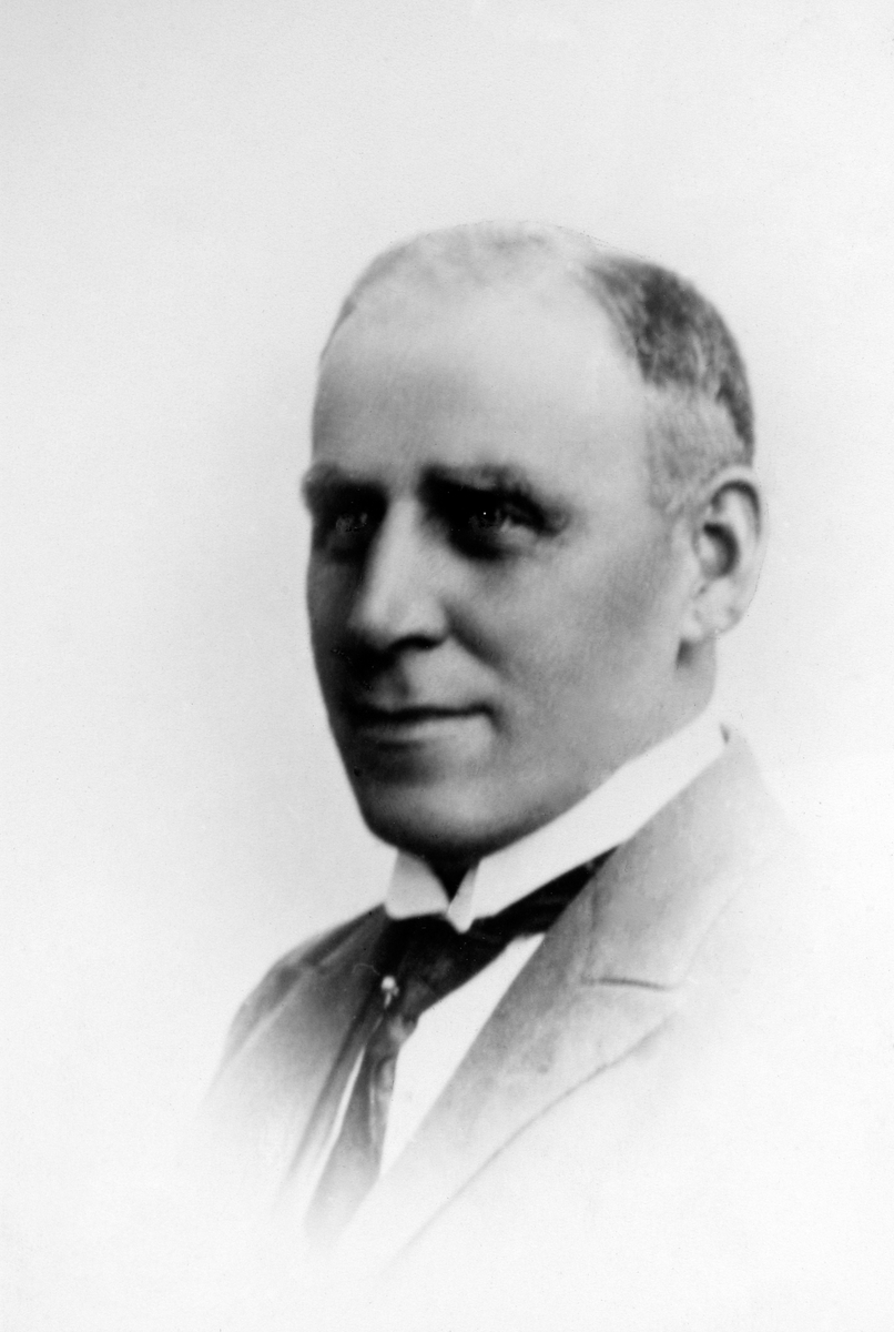 Anno Domkirkeodden, HAMAR KRETS AV NORGES RØDE KORS. PORTRETT LEGE OTTO T. SØBERG. FORMANN FRA 9. 2 - 1921 - 28. 2 - 1923 OG 20. 2. - 1930 - 23. 2. - 1939.