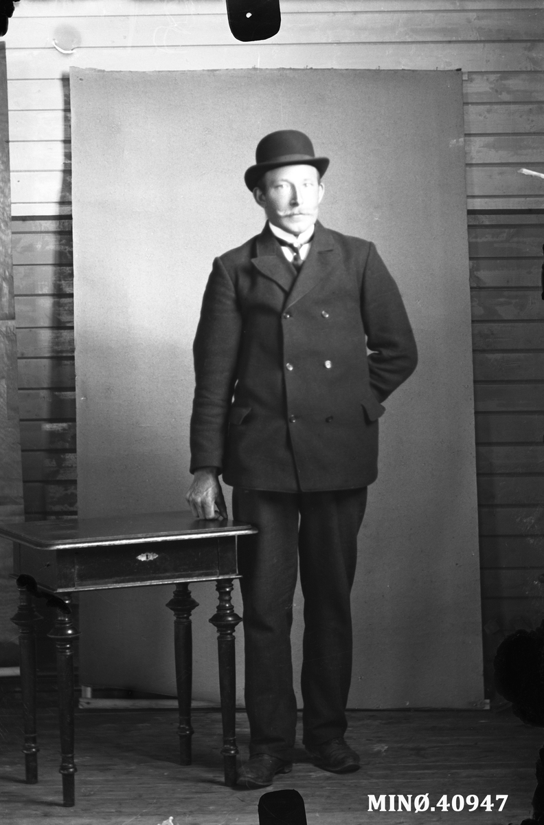 Oscar Holte, Portrett av mann - A. Andreassen