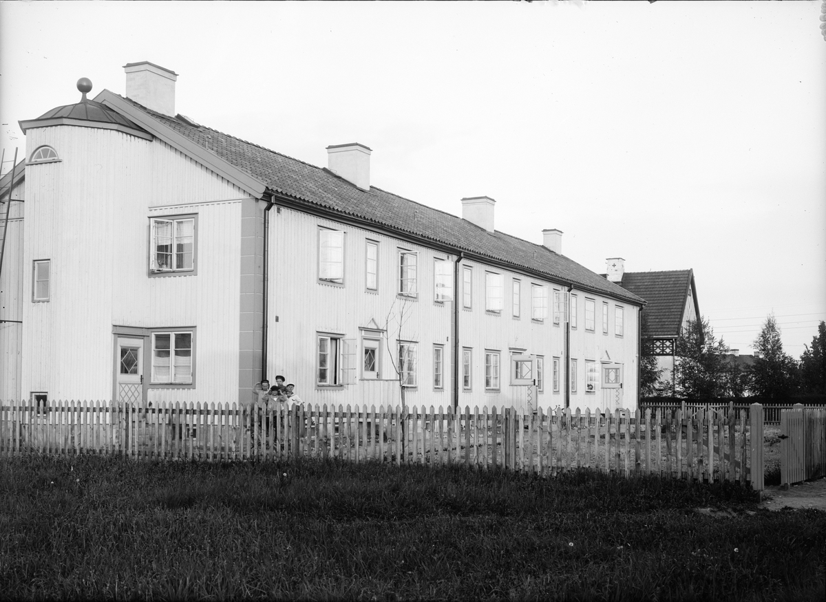 Paul Sandberg, Flerbostadshus, Auroragatan, kvarteret Yxan, Svartbäcken, Uppsala