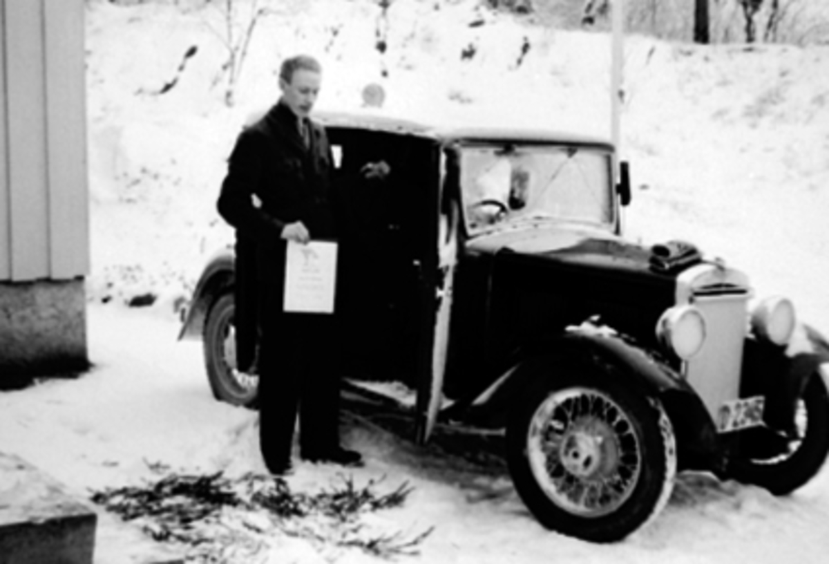 Anno Domkirkeodden, OLA BROBAKKEN MED BILEN: AUSTIN D-2345