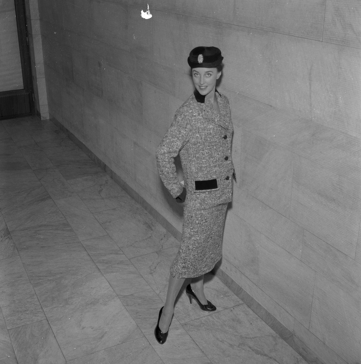 Örebro Kuriren, Mannekänguppvisning i Karlskoga. 1 oktober 1955.