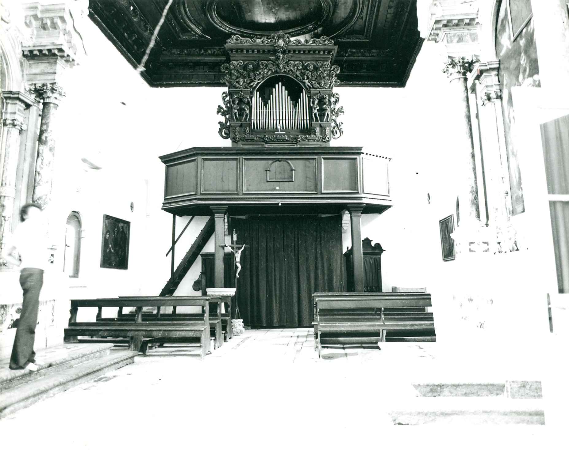 Nino Vranić, Trogir (Trogir) - Crkva Sv. Petra - Smještaj u prostoru