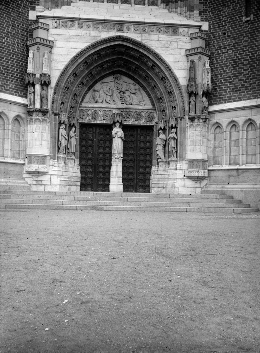 Paul Sandberg, Uppsala domkyrkas södra portal