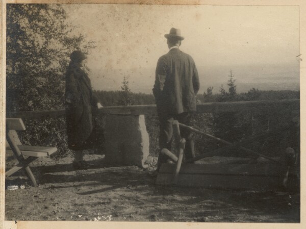 Unknown, [Man and woman at a viewpoint]