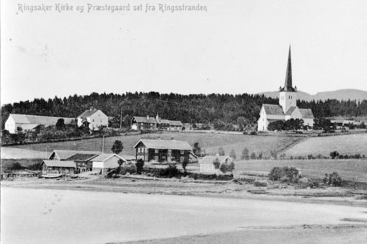 Anno Domkirkeodden, Utsikt mot Ringsaker kirke, prestgården, Ringstrand fergeleie i forgrunnen. Ringsaker Handelsforening.