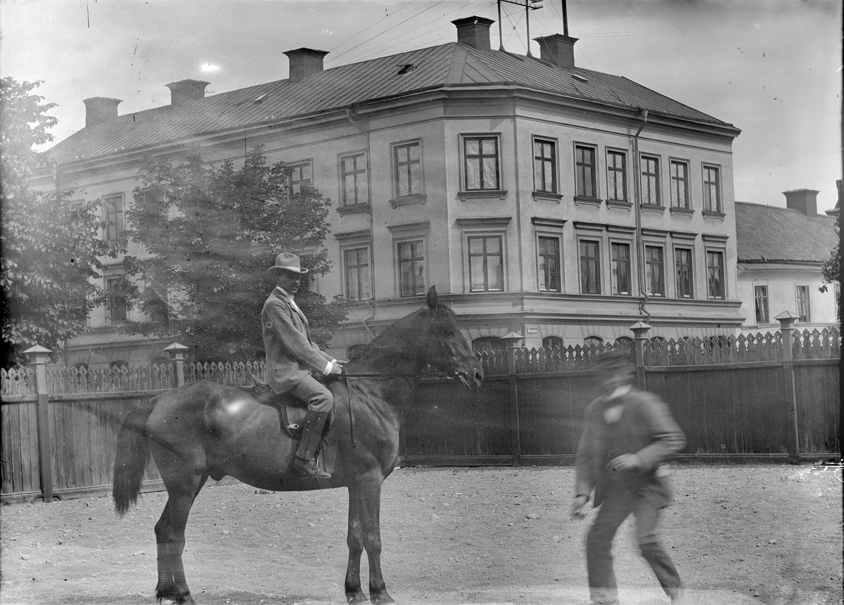 Henri Osti's Fotografiateliér, "Ringström till häst", Uppsala 1901