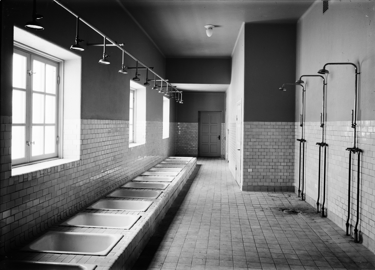 Paul Sandberg, Vaksalaskolan, Fålhagen, Uppsala, tvättutrymme sannolikt 1927