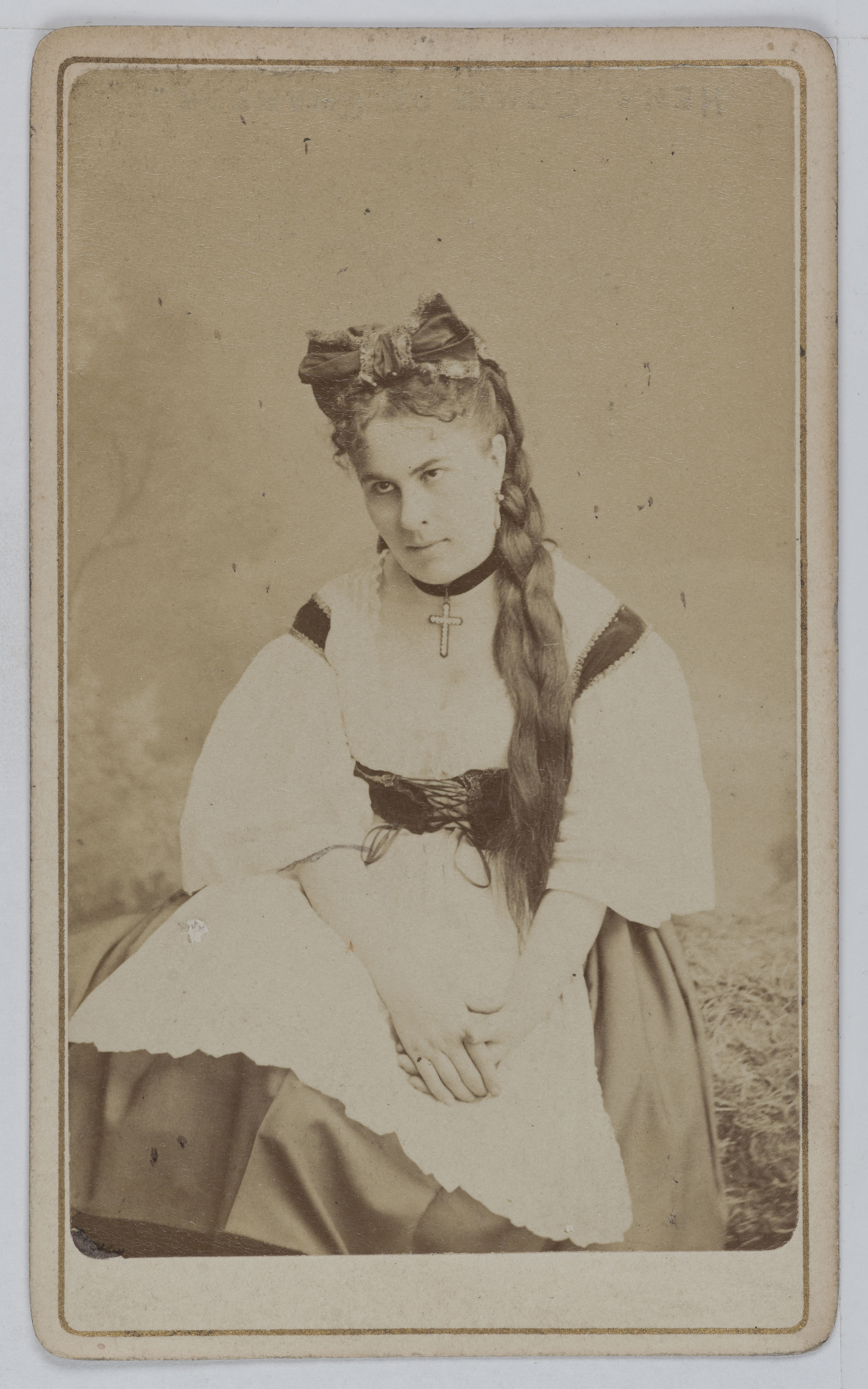Bacard Fils, Portrait de Reju, actrice.