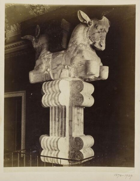 Unknown, Capital in form of sitting bulls from the 7th Century B.C. Paris: Louvre