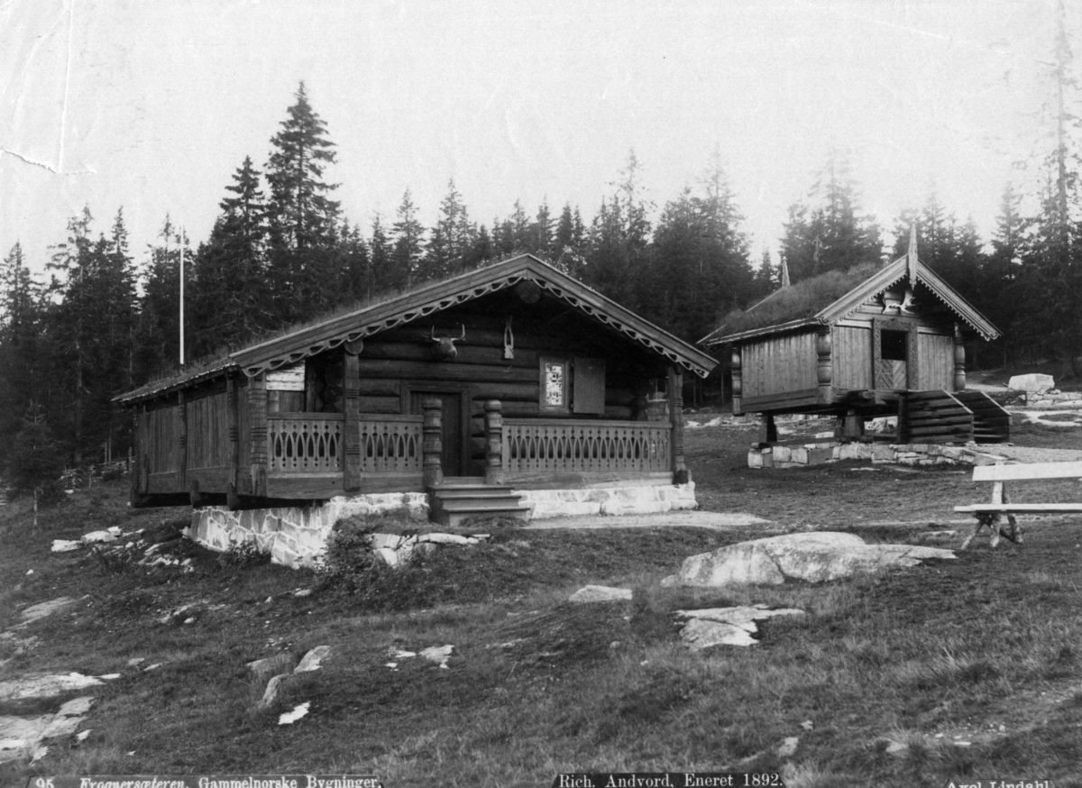 Axel Lindahl, Frognerseteren, Oslo før 1892. Avfotografert postkort. Små gamle norske bygninger.
