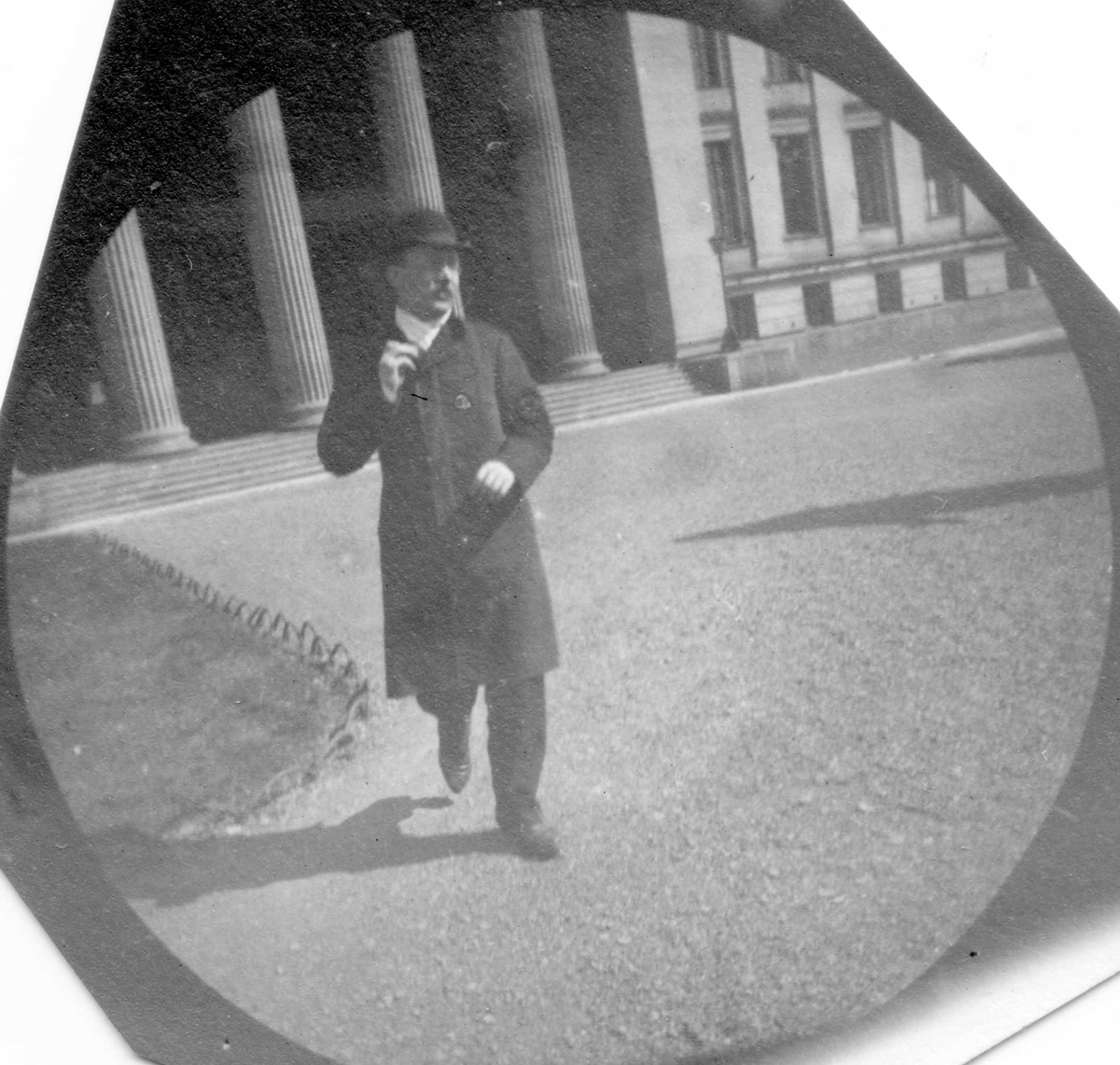 Fredrik Carl Mülertz Størmer, Professor Birkeland på Universitetetsplassen, Oslo.