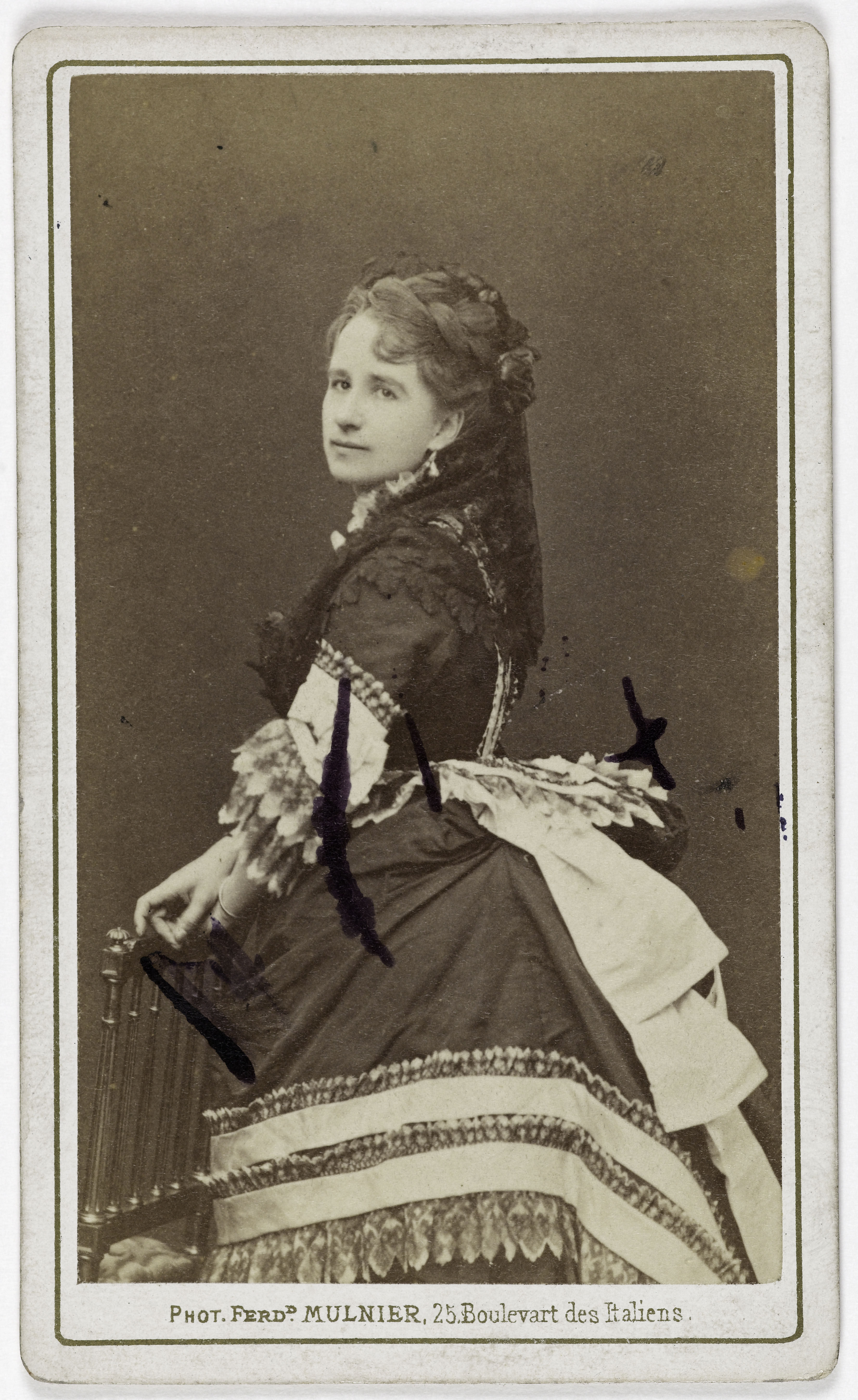Ferdinand Mulnier, Portrait d'Alice Ducasse (1841-192.?) cantatrice. Chante au Théatre-Lyrique (1869-1872). - Chante à l'Opéra-Comique (1872-1881). - Professeur de chant à Paris.