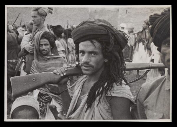 Hardy, Bert, Yemen tribesmen at war