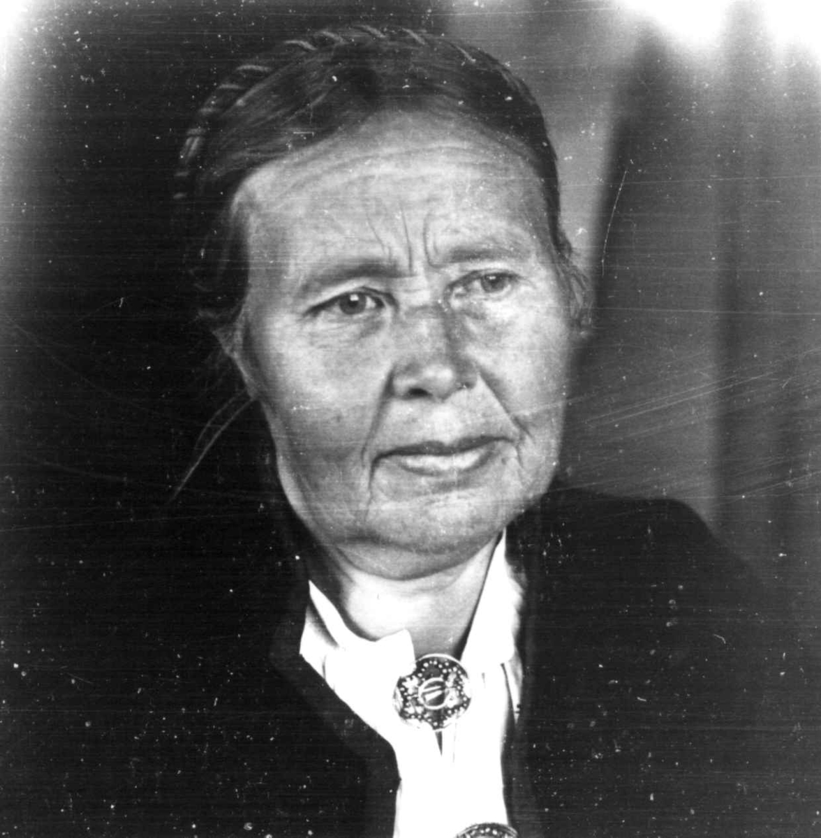 Anna Grostøl, Vinje, Telemark 1941. Portrett av Margit Fetveit.