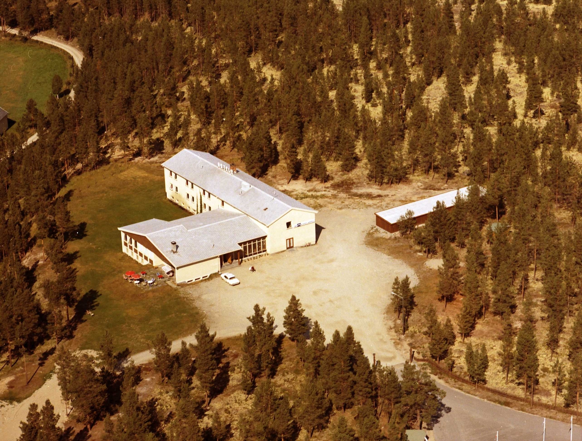 Widerøes Flyveselskap A/S, Hummelfjell Hotell