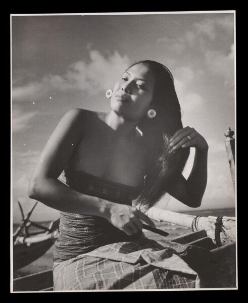 Hardy, Bert, Woman on the beach, Bali