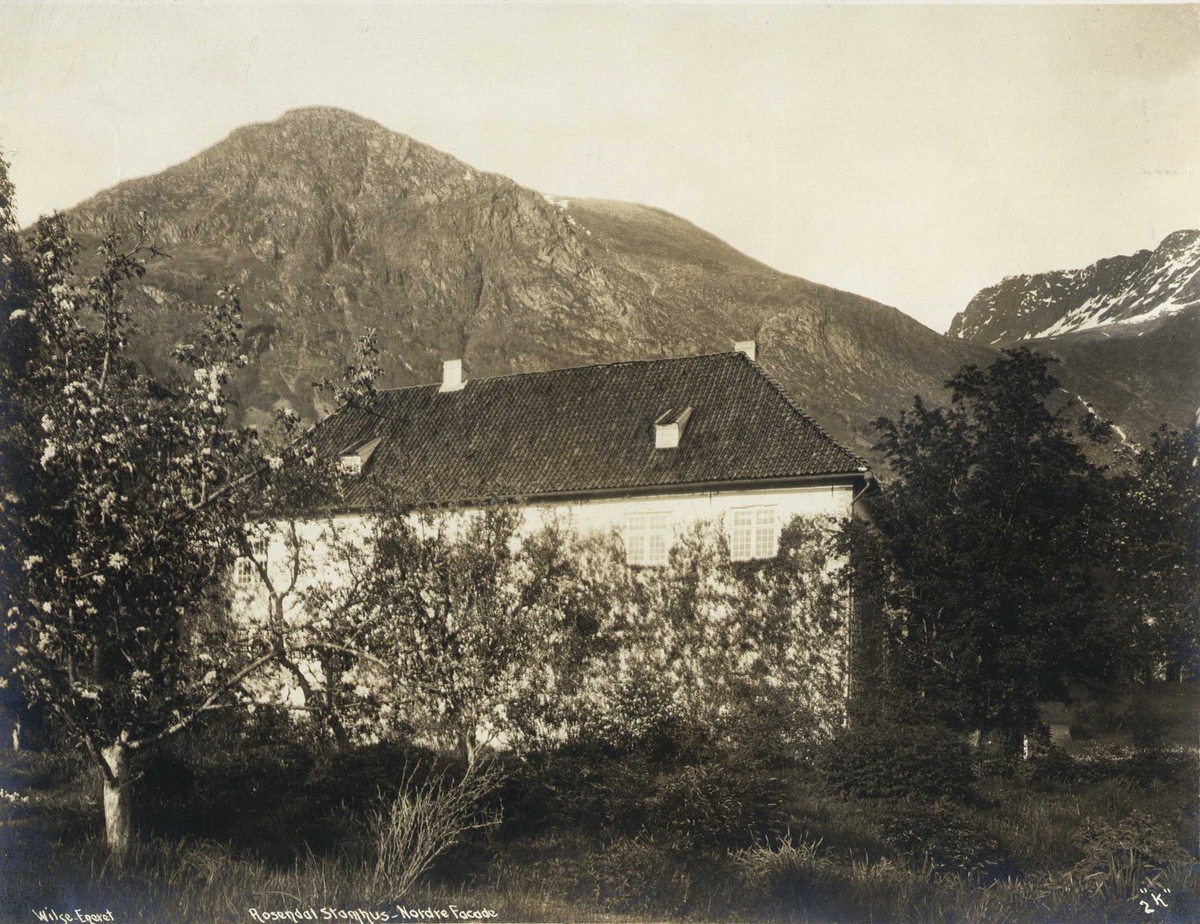 Anders Beer Wilse, Fasade mot nord, Baroniet Rosendal, Kvinnherad, Hordaland. Fotografert 1912.