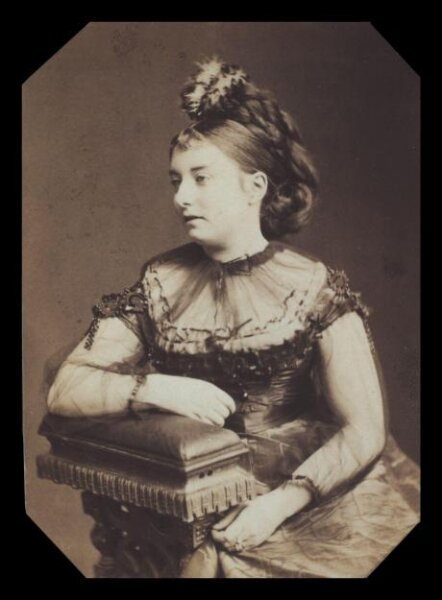London Stereoscopic and Photographic Company, Guy Little Theatrical Photograph