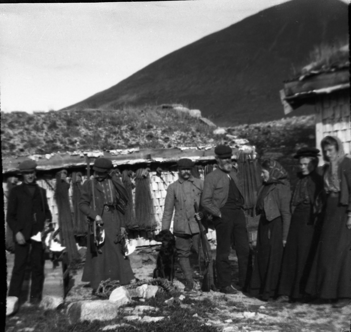 Anders O. Sørhuus, Jakt og fiske, mann og kvinner - ved Steimobua