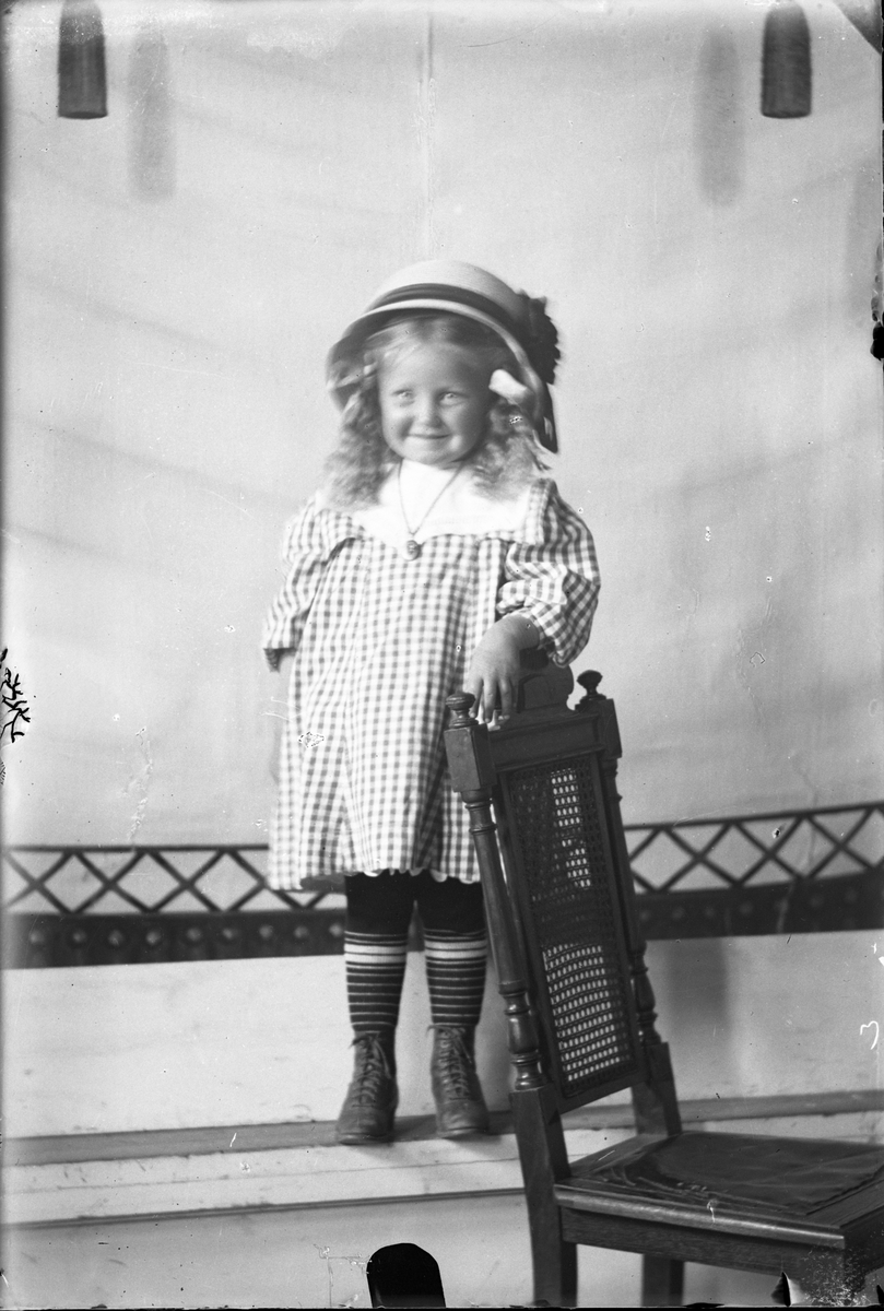 Oscar Holte, Portrett av lita jente