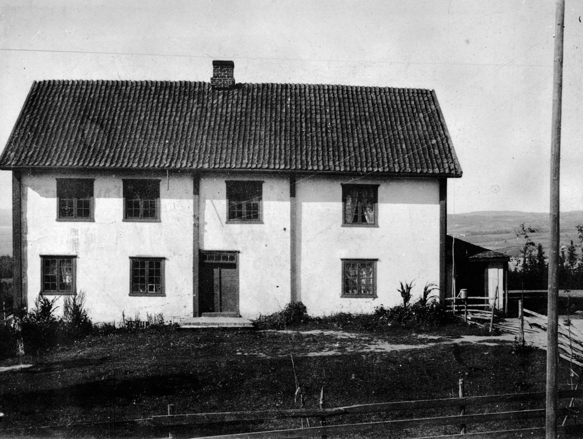 Anno Domkirkeodden, Hovedbygningen på Fjell, Helgøya.