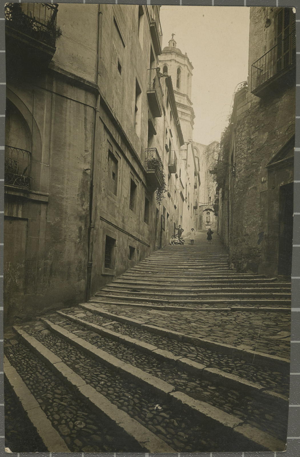 Desconegut, 53. Gerona - Escaleras Ntra. Señora de la Pera subida Catedral