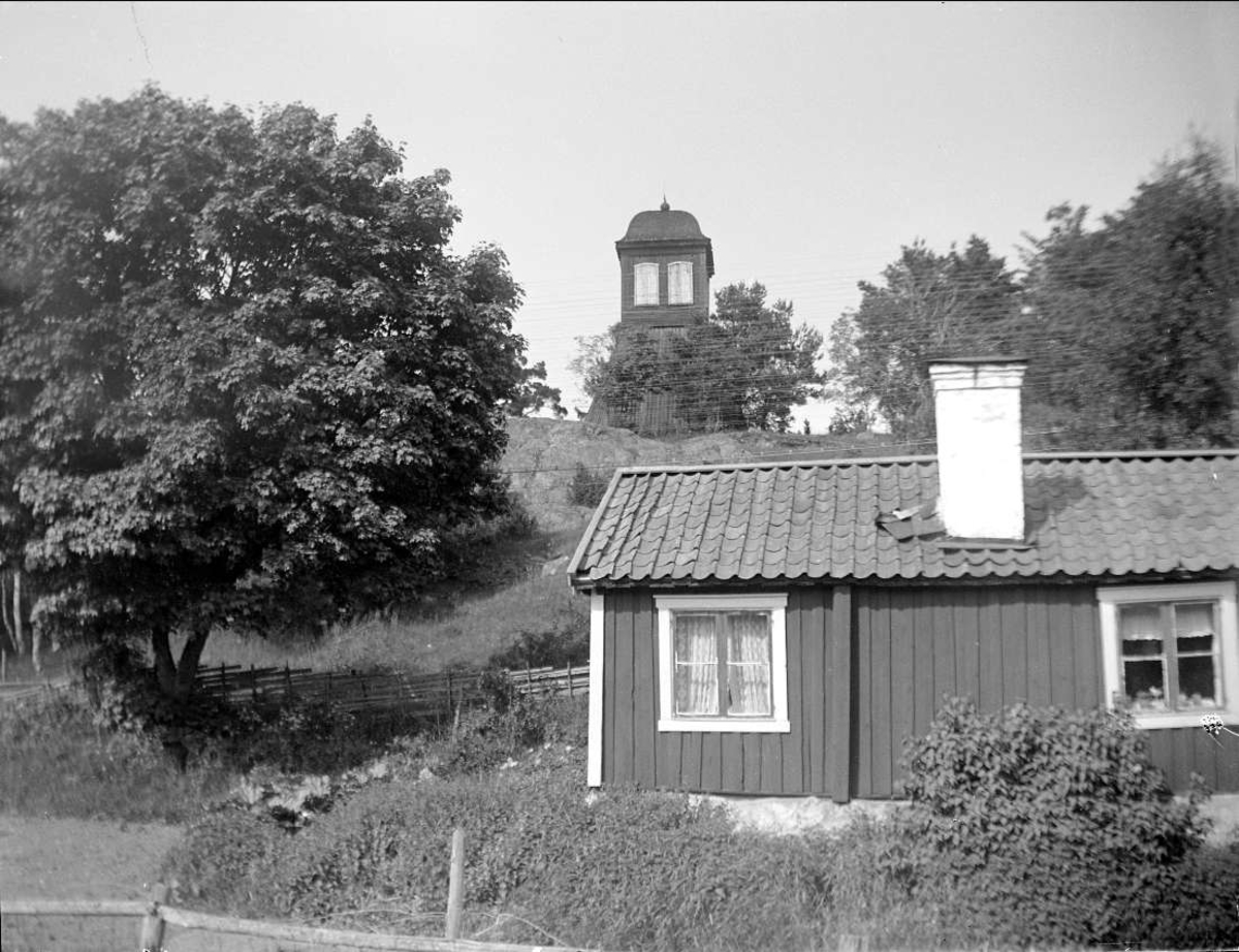 August Fredrik Schagerström, Klockstapel och bostadshus vid Värmdö kyrka, Uppland 1924