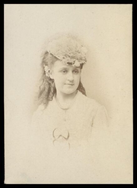 London Stereoscopic and Photographic Company, Guy Little Theatrical Photograph