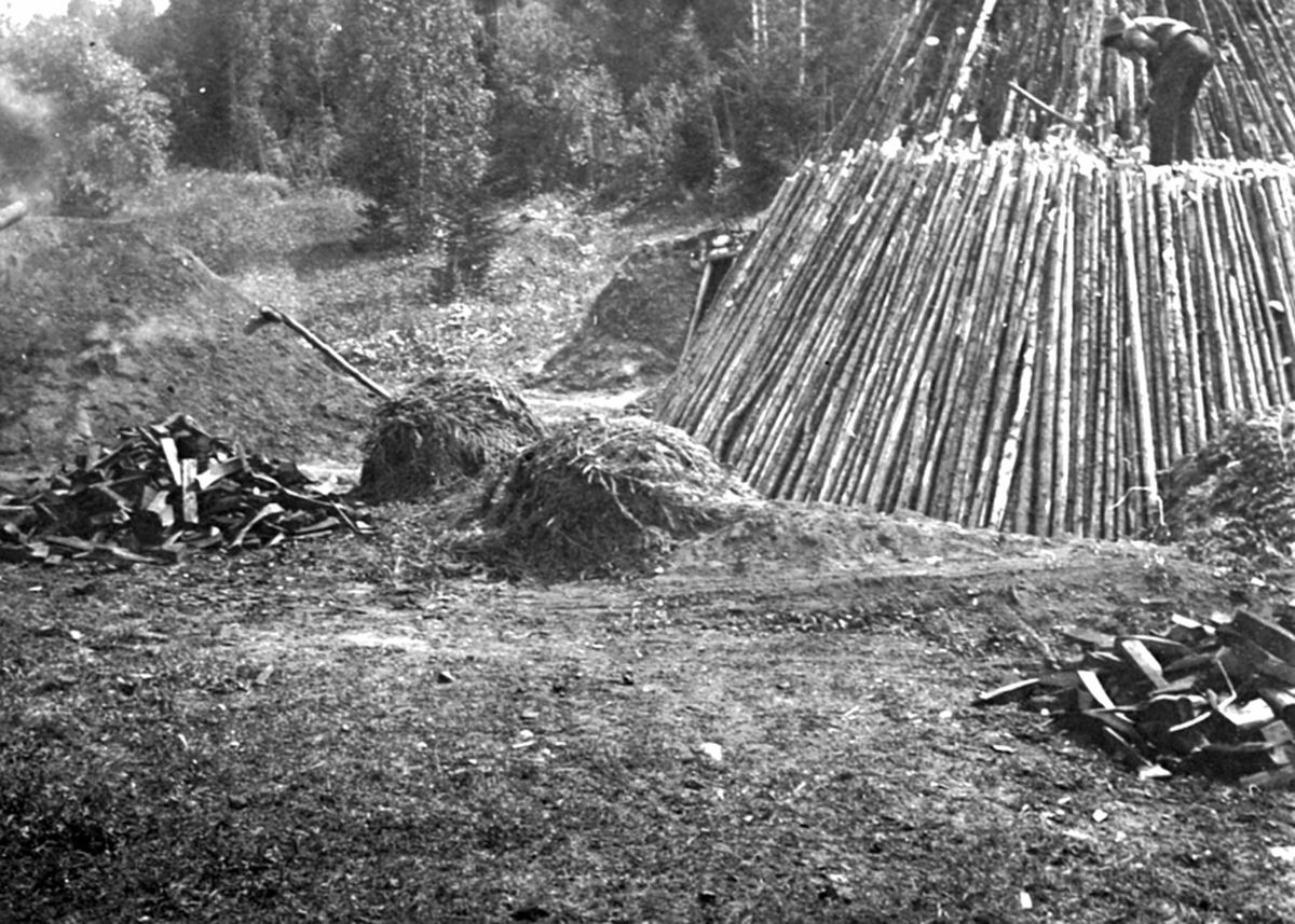 Anno Domkirkeodden, Reising av kullmile for brenning av trekull til smia ved Moelven Brug.