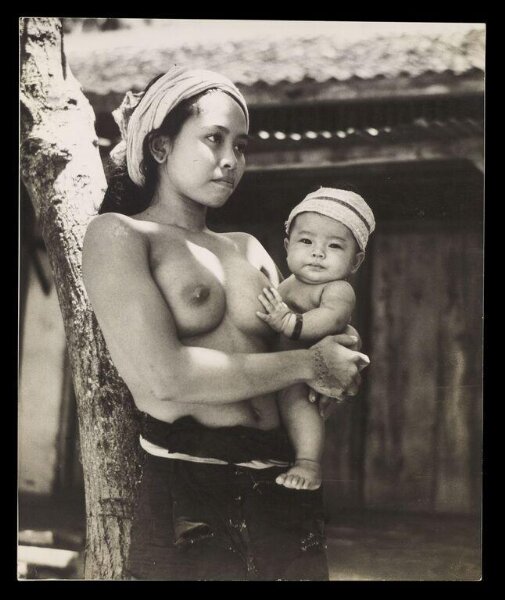Hardy, Bert, Bath in Bali