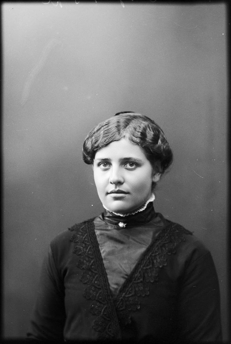 Skötsner-Edhlund, Ebba Jansson från Lund, Valö socken, Uppland 1915
