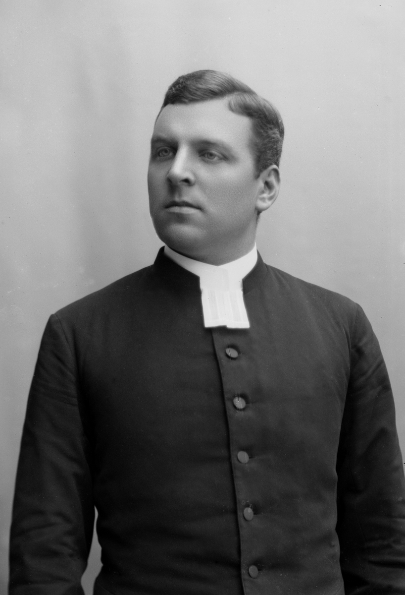 Maria Tesch, Porträtt Fotograferad i Maria Teschs ateljé som fanns i Linköping åren 1873 - 1936. Digitaliserad efter original glasnegativ som förvaras på Stiftsbiblioteket /Linköpings stadsbibliotek.