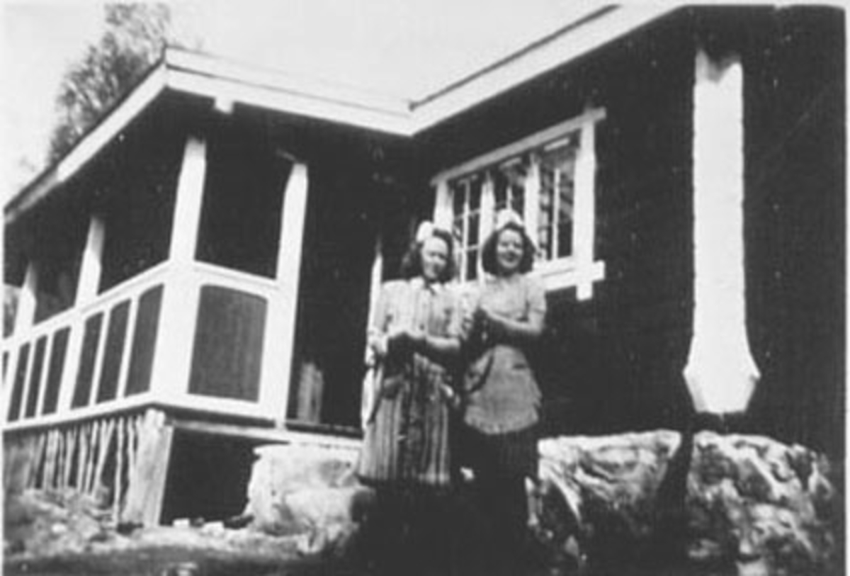 Anno Domkirkeodden, EKSTERIØR: HOVEDKVARTERET HYTTA TIL KRISTIAN LUND, GRUPPE: 2 LOTTER: INGRID BRODAL GIFT: FJESTAD, INGER JOHANNE VEIHOLT GIFT: STØEN,